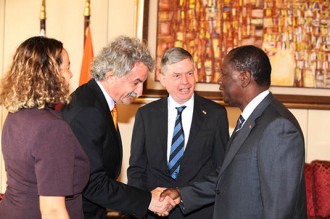 Côte d'Ivoire : Alassane Ouattara et les chimpanzés à  la présidence !